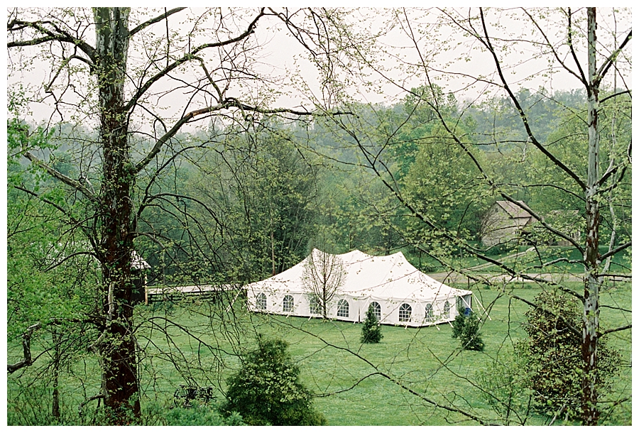 kentucky wedding, kentucky farm wedding, rainy wedding, documentary wedding photographer, film photographer, southern weddings