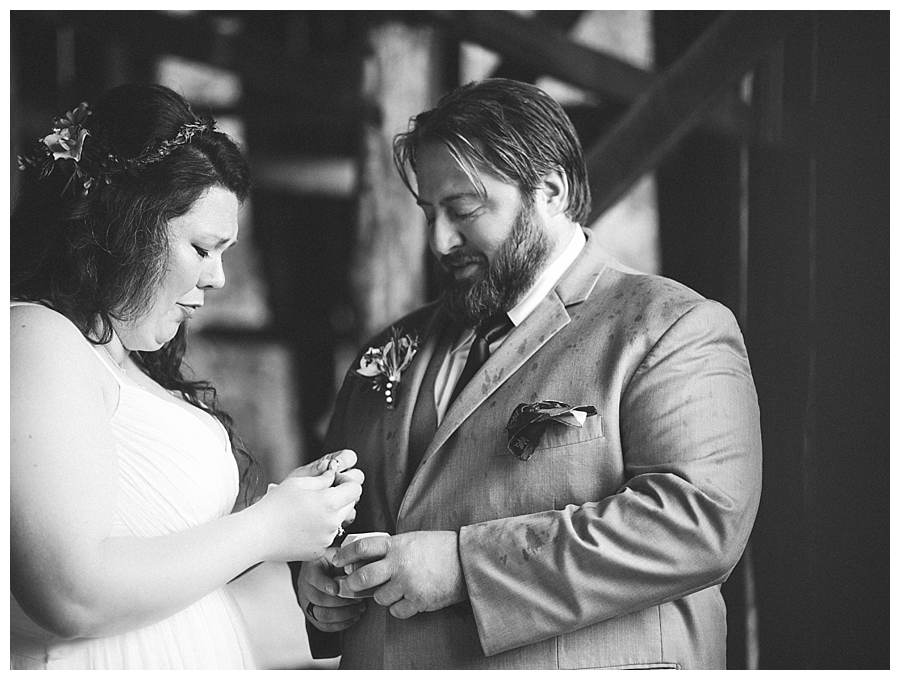 kentucky wedding, kentucky farm wedding, rainy wedding, documentary wedding photographer, film photographer, southern weddings, wedding band first look