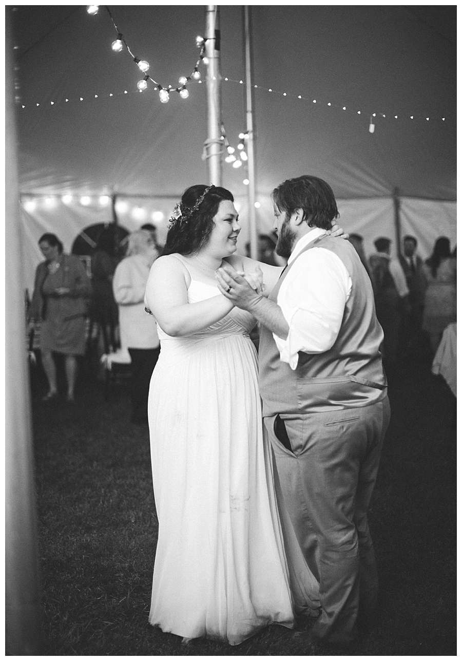 kentucky wedding, kentucky farm wedding, rainy wedding, documentary wedding photographer, film photographer, southern weddings